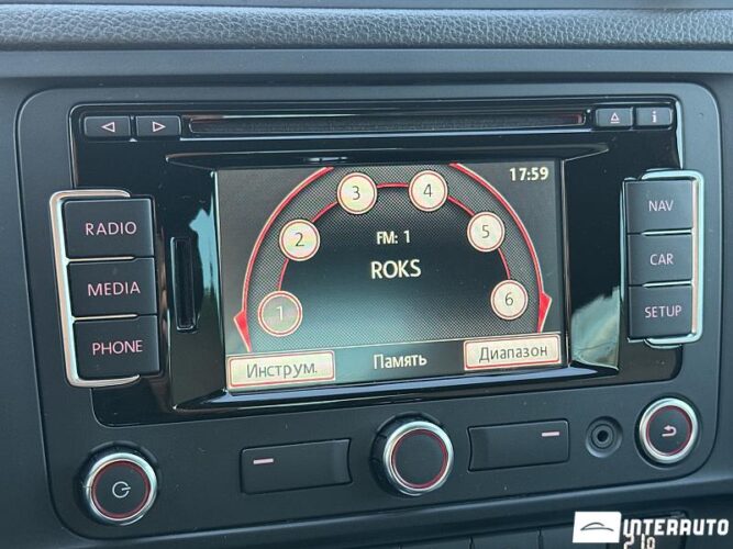 Volkswagen Jetta 39 interauto-car