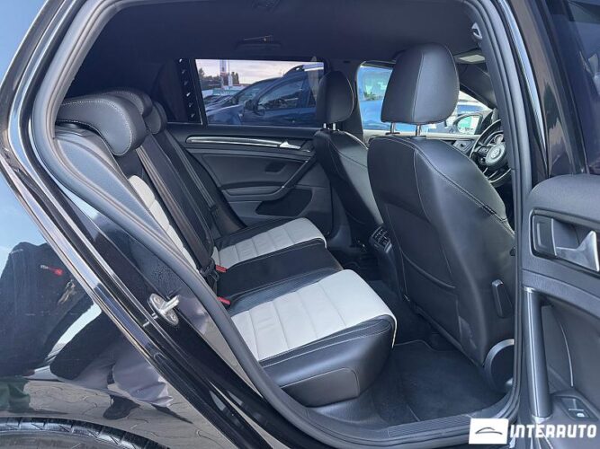 Volkswagen Golf R 42 interauto-car