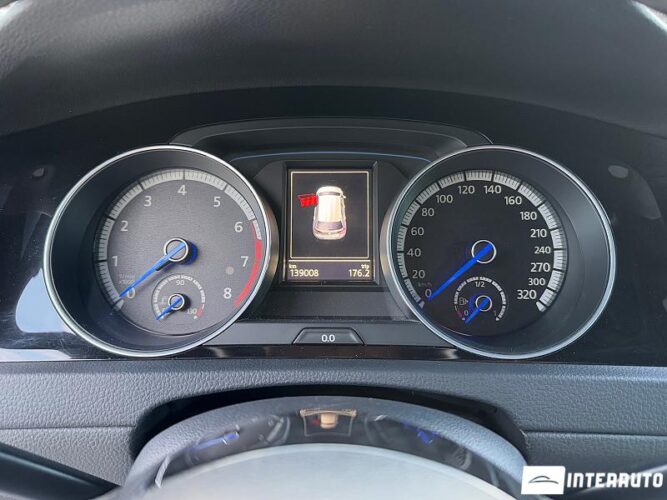 Volkswagen Golf R 38 interauto-car