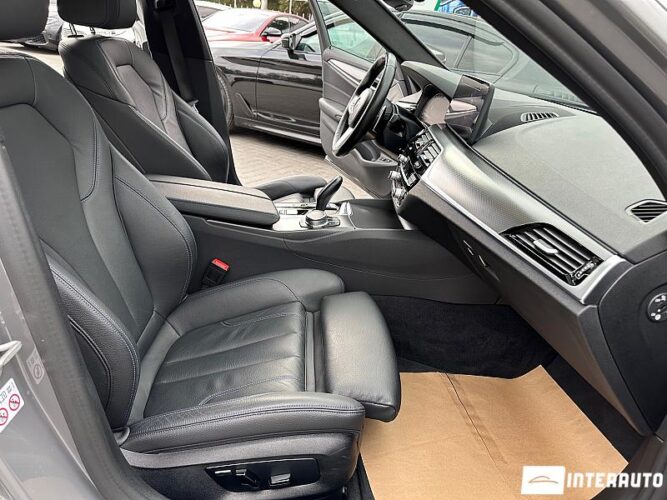 BMW 530e 38 interauto-car