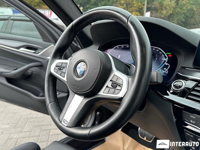 BMW 530e 44 interauto-car