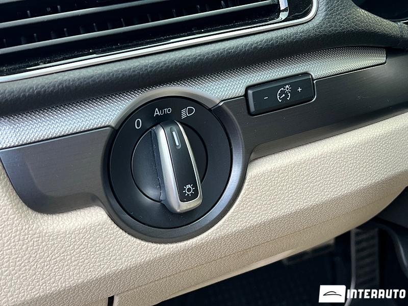 Volkswagen Passat 19 automobil-interauto