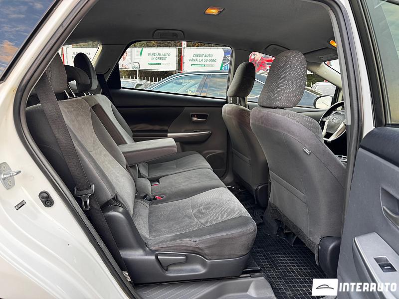 Toyota Prius Plus / V 18 automobil-interauto