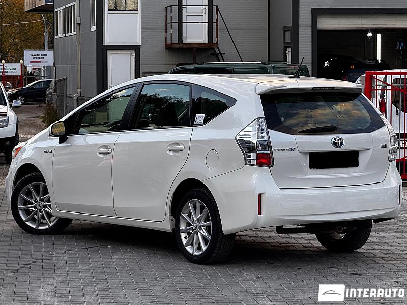 Toyota Prius Plus / V 12 automobil-interauto
