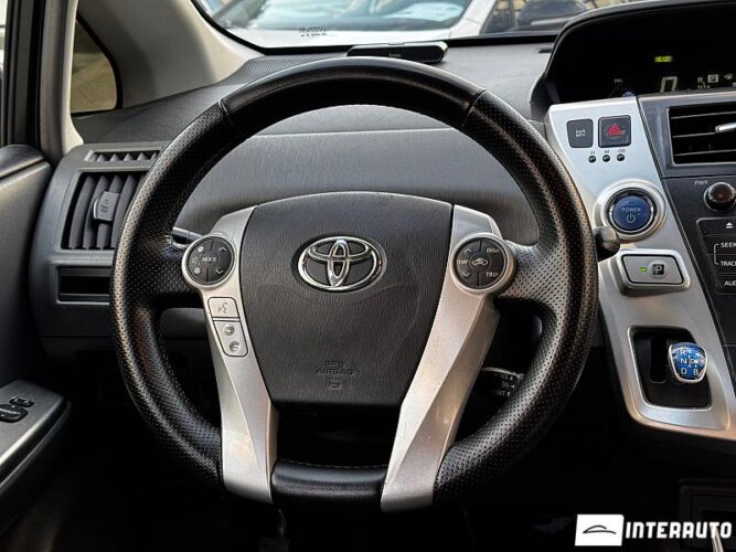 Toyota Prius Plus / V 33 interauto-car