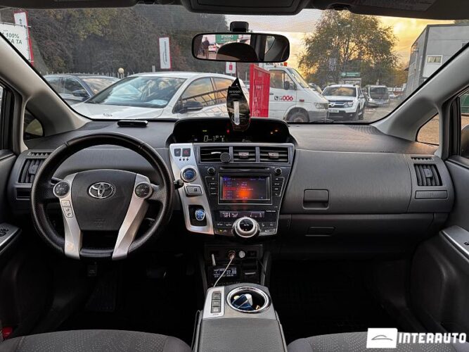 Toyota Prius Plus / V 32 interauto-car