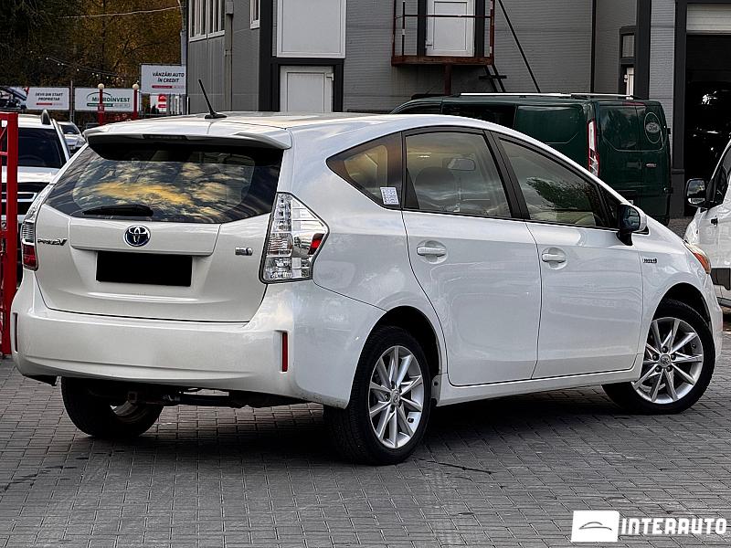 Toyota Prius Plus / V 14 automobil-interauto