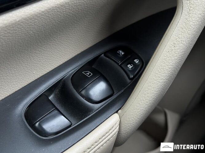 Nissan X-Trail 41 interauto-car