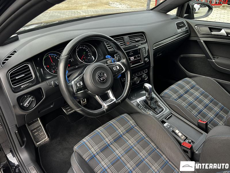 Volkswagen Golf GTE 18 automobil-interauto