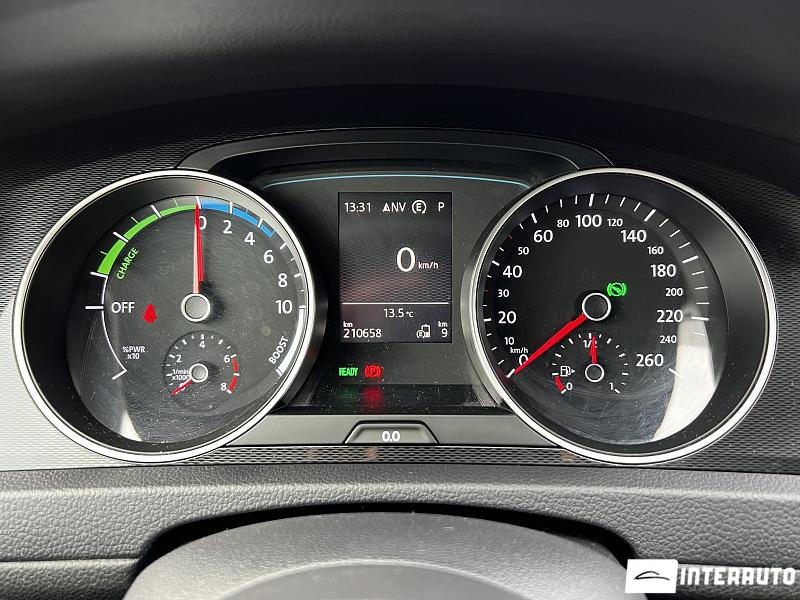 Volkswagen Golf GTE 19 automobil-interauto