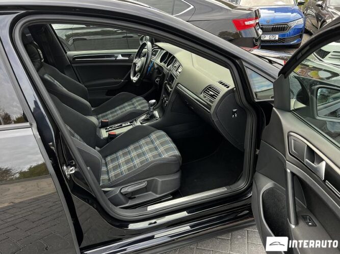 Volkswagen Golf GTE 31 interauto-car
