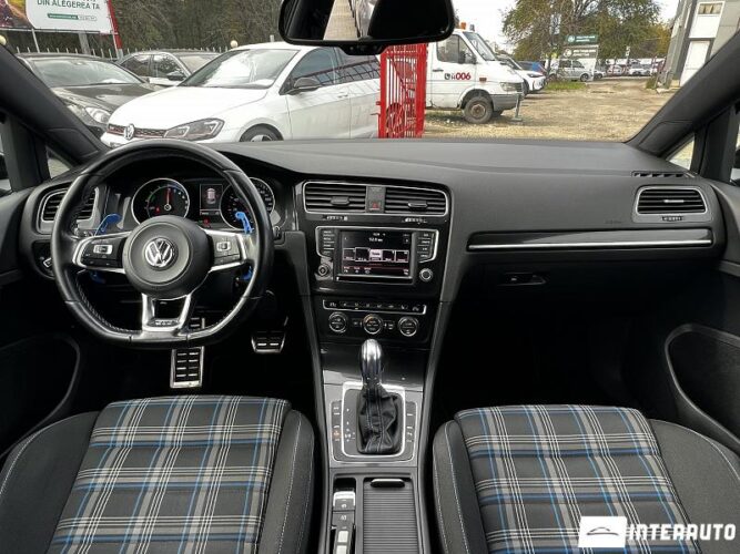 Volkswagen Golf GTE 33 interauto-car