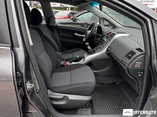 Toyota Auris 32 interauto-car