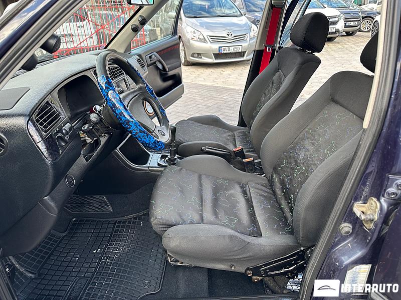 Volkswagen Golf GTI 16 automobil-interauto