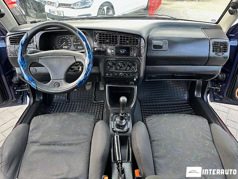 Volkswagen Golf GTI 17 automobil-interauto