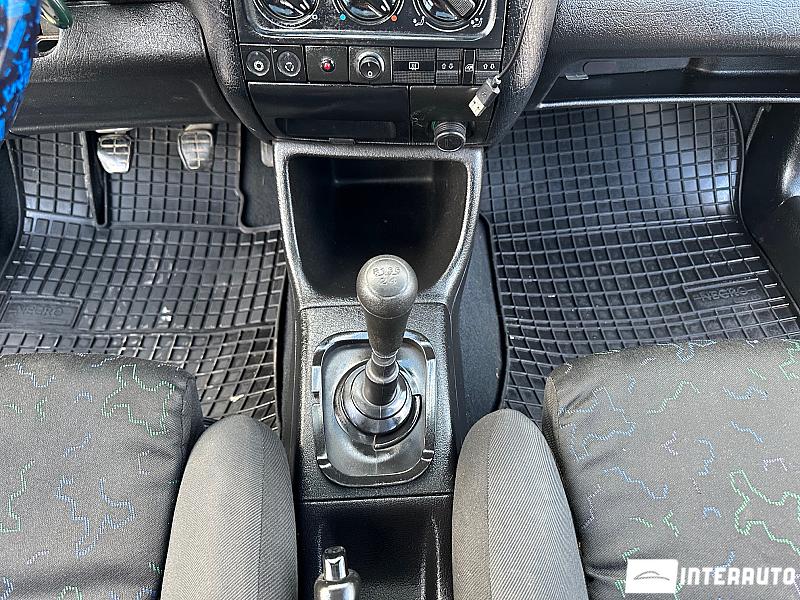 Volkswagen Golf GTI 21 automobil-interauto