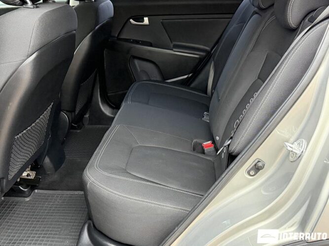 Kia Sportage 44 interauto-car