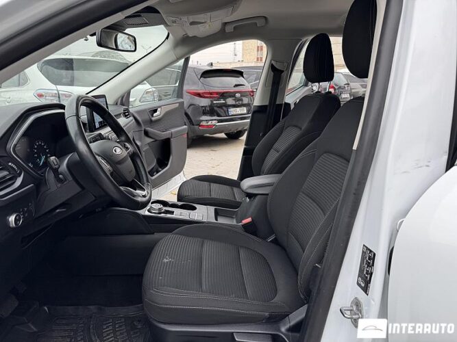 Ford Kuga 39 interauto-car