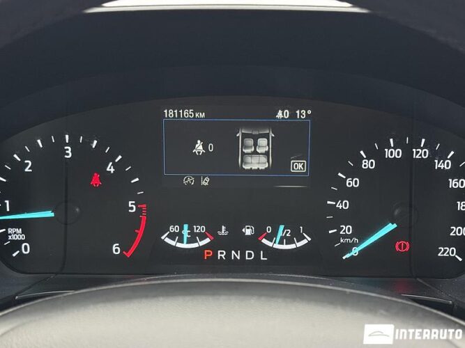 Ford Kuga 42 interauto-car