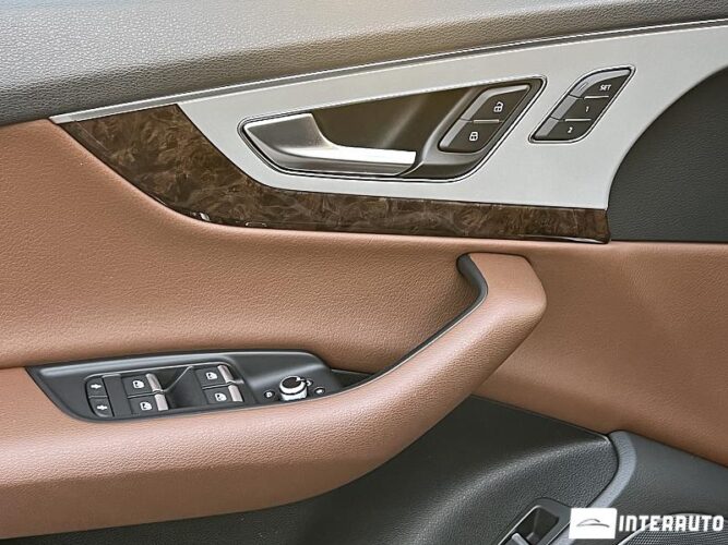Audi Q7 42 interauto-car