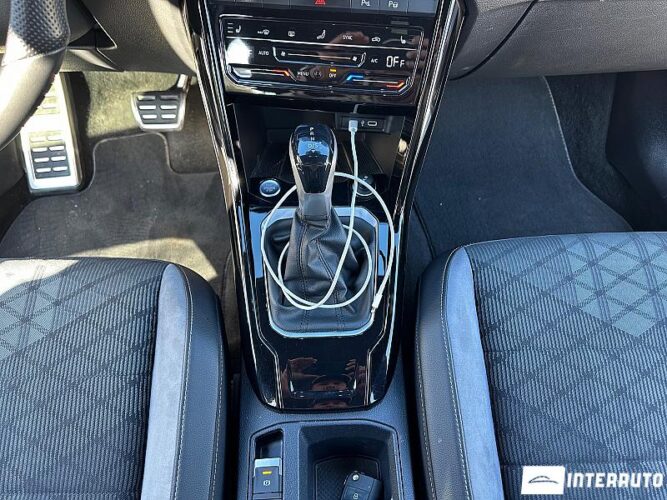 Volkswagen T-Roc 44 interauto-car