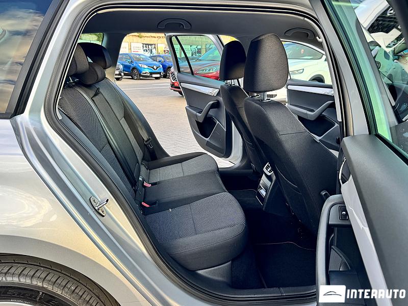 Skoda Octavia 23 automobil-interauto