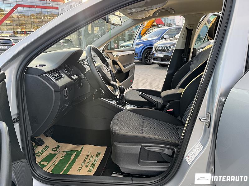 Skoda Octavia 15 automobil-interauto