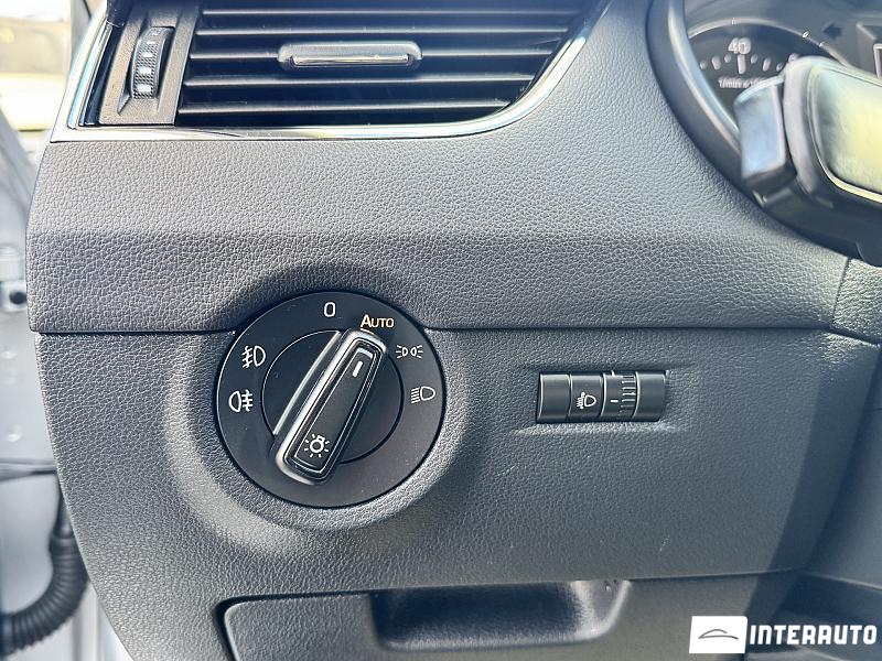 Skoda Octavia 28 automobil-interauto