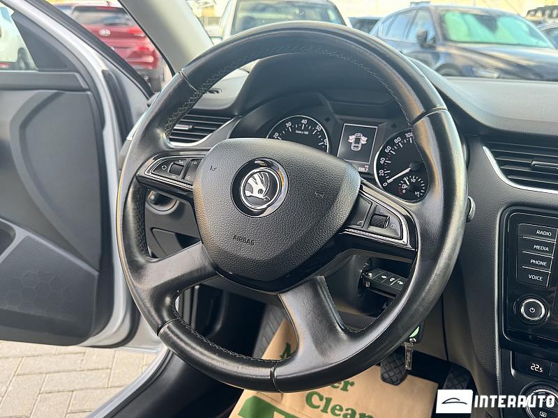 Skoda Octavia 17 automobil-interauto