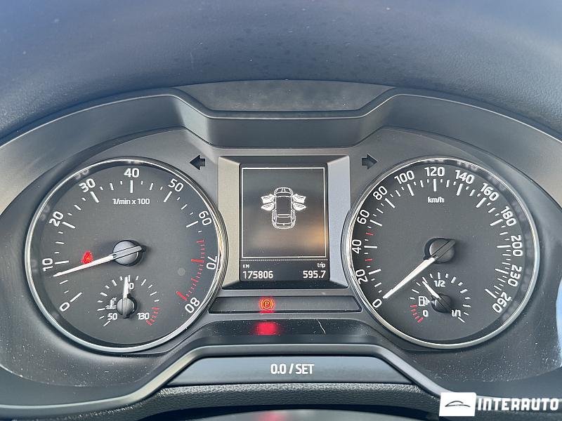 Skoda Octavia 18 automobil-interauto