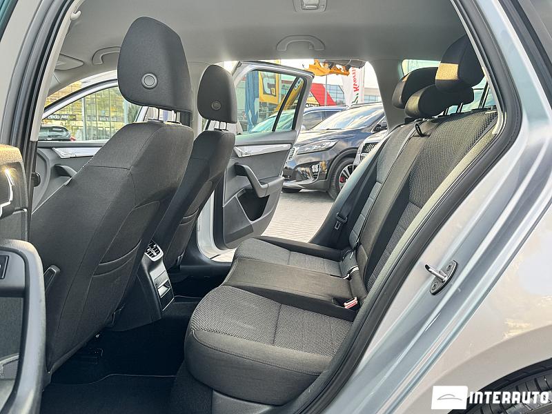 Skoda Octavia 22 automobil-interauto