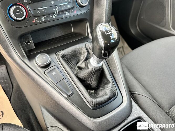 Ford Focus 39 interauto-car