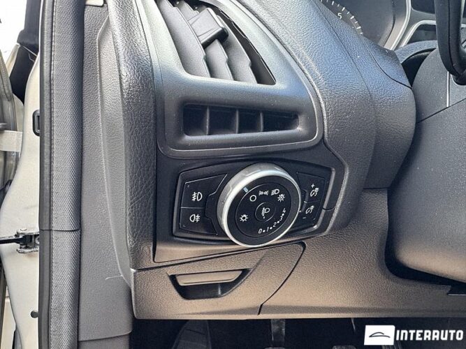 Ford Focus 43 interauto-car