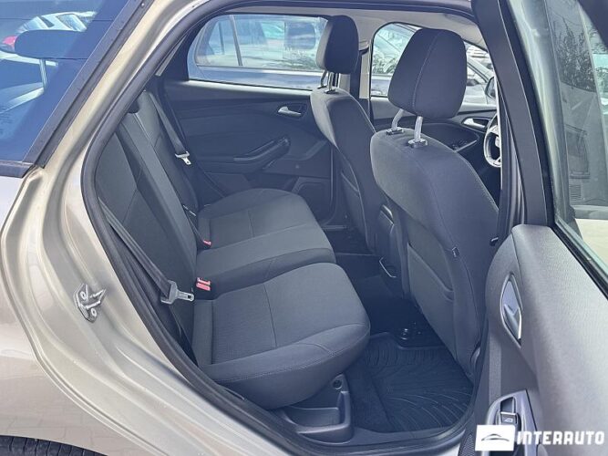 Ford Focus 41 interauto-car