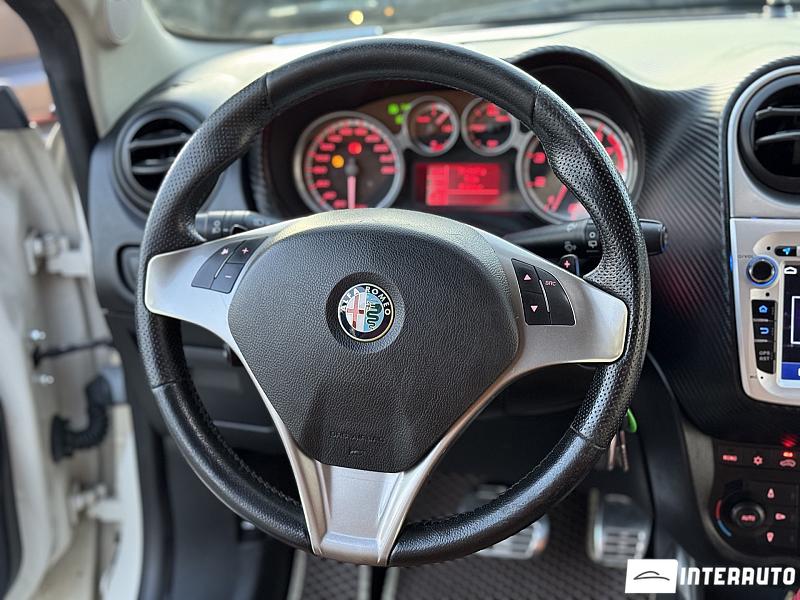 Alfa Romeo Mito 17 automobil-interauto