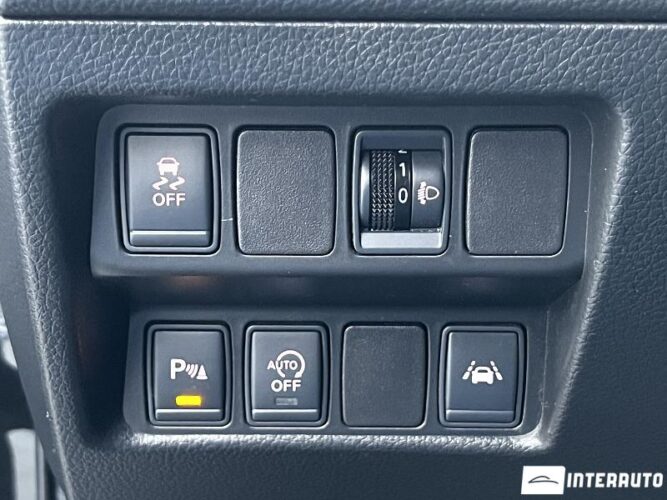 Nissan Qashqai 36 interauto-car