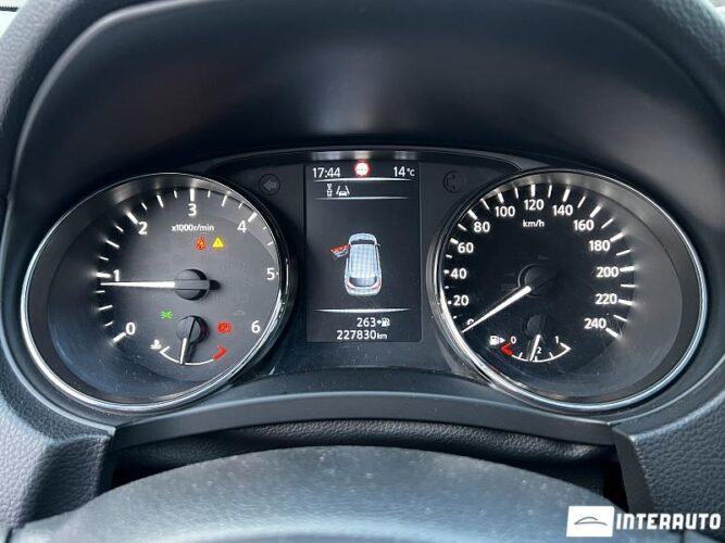 Nissan Qashqai 33 interauto-car