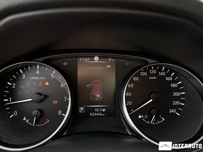 Nissan Qashqai 42 interauto-car