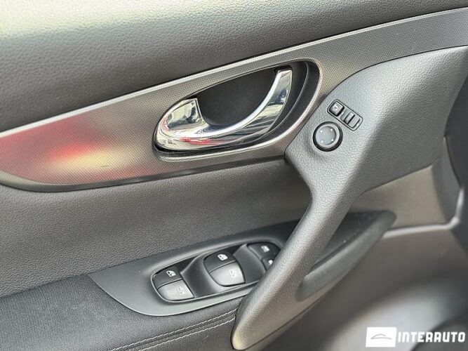 Nissan Qashqai 37 interauto-car