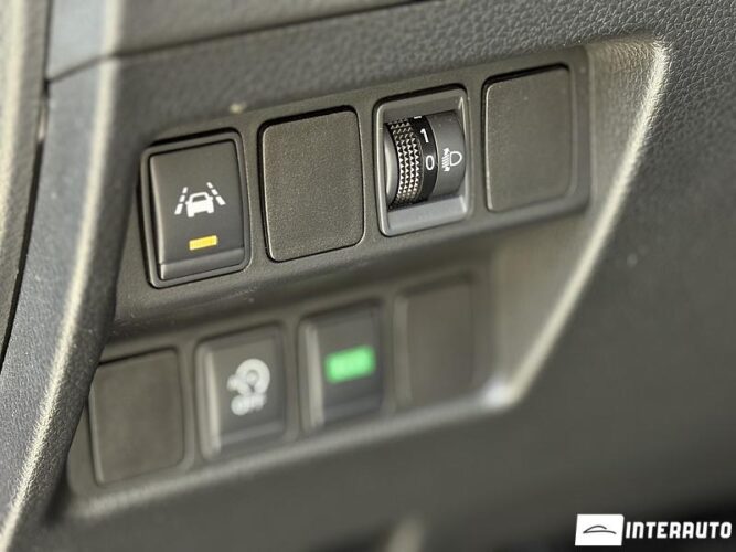 Nissan Qashqai 40 interauto-car