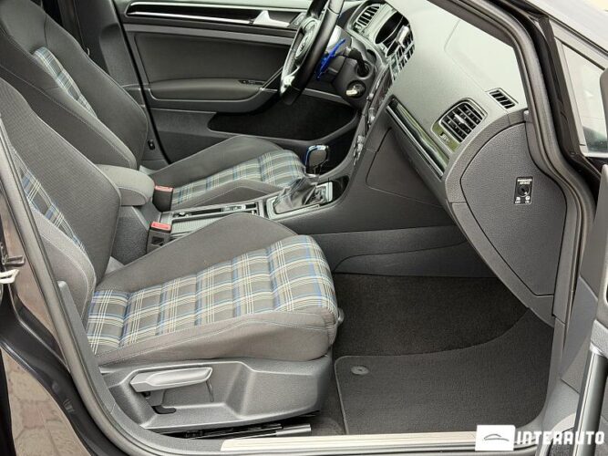 Volkswagen Golf GTE 40 interauto-car