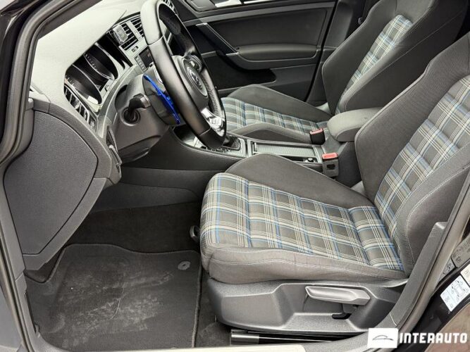 Volkswagen Golf GTE 34 interauto-car