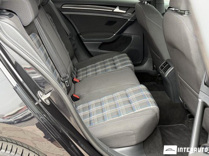 Volkswagen Golf GTE 41 interauto-car