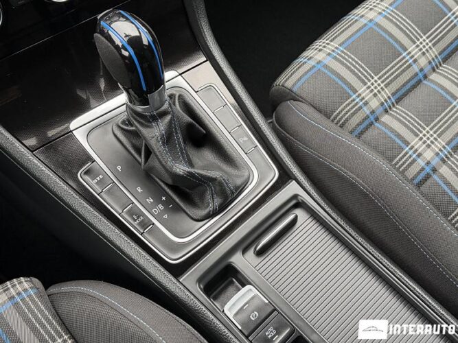 Volkswagen Golf GTE 39 interauto-car