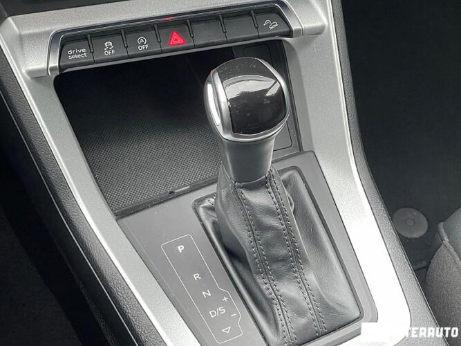 Audi Q3 42 interauto-car