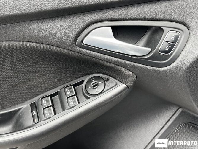 Ford Focus 42 interauto-car