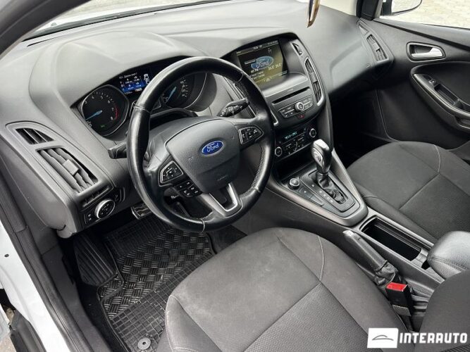Ford Focus 33 interauto-car