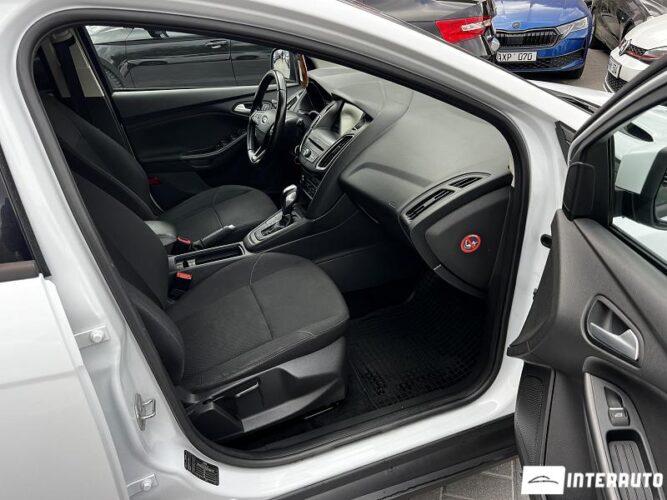 Ford Focus 34 interauto-car