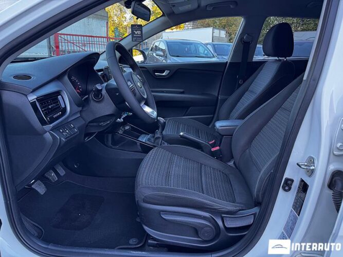 Kia Stonic 36 interauto-car