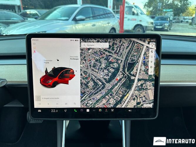 Tesla Model 3 38 interauto-car